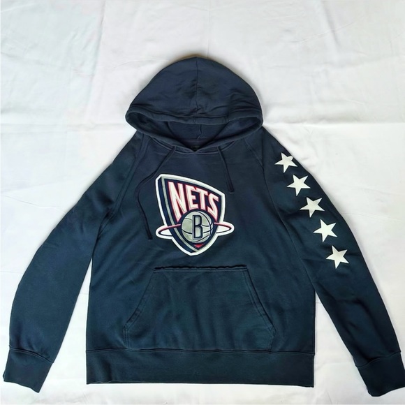 New Era Basketball Brooklyn Nets Hoodie with Star Sleeves & Graphic Design - Picture 1 of 1